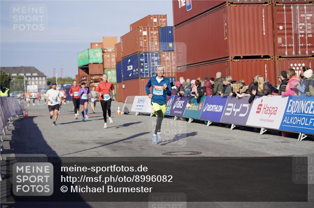 03.10.2025 - Köhlbrandbrückenlauf Michael Burmester http://msf.ph/oto/8996082 03.10.2025 09:58:55 Ziel 1054, 1107, 1185, 1215, 1271, 1383, 3358 meine-sportfotos.de