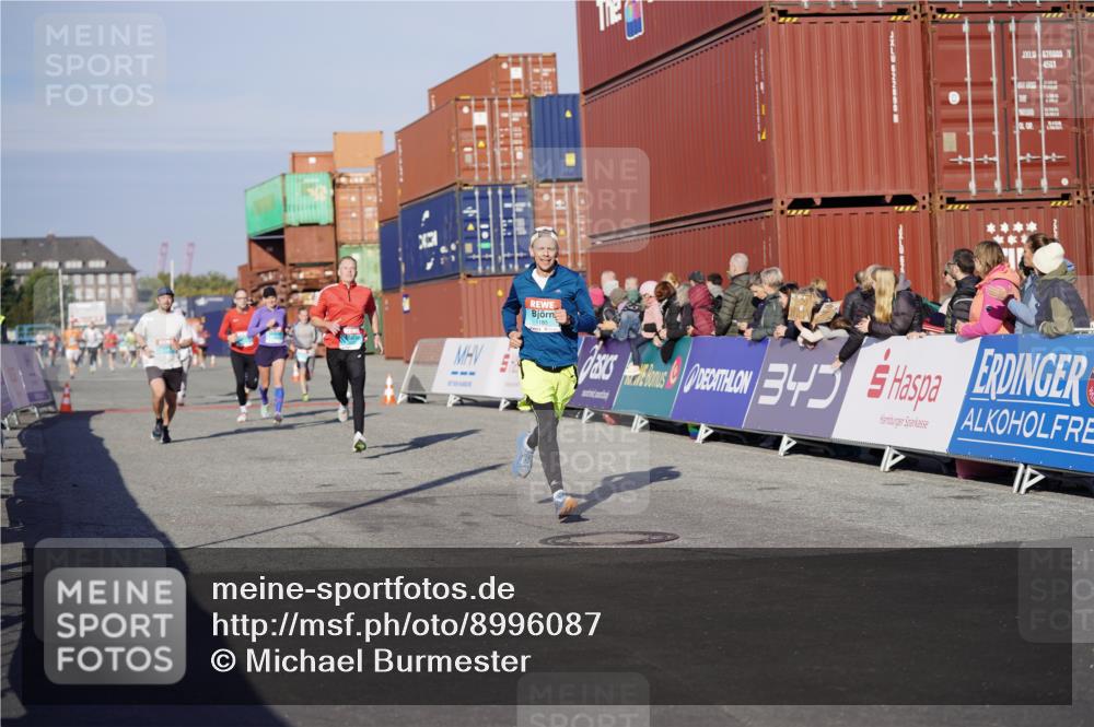03.10.2025 - Köhlbrandbrückenlauf Michael Burmester http://msf.ph/oto/8996087 03.10.2025 09:58:55 Ziel 1054, 1107, 1185, 1215, 1271, 1383, 3358 meine-sportfotos.de