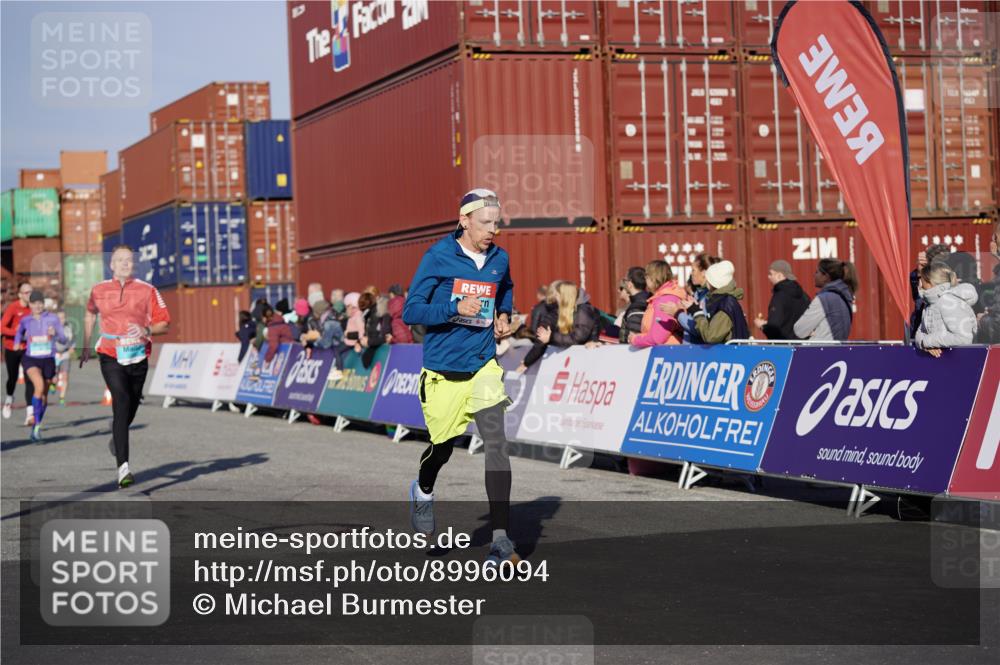 03.10.2025 - Köhlbrandbrückenlauf Michael Burmester http://msf.ph/oto/8996094 03.10.2025 09:58:56 Ziel 1054, 1107, 1185, 1271, 1383, 3358 meine-sportfotos.de