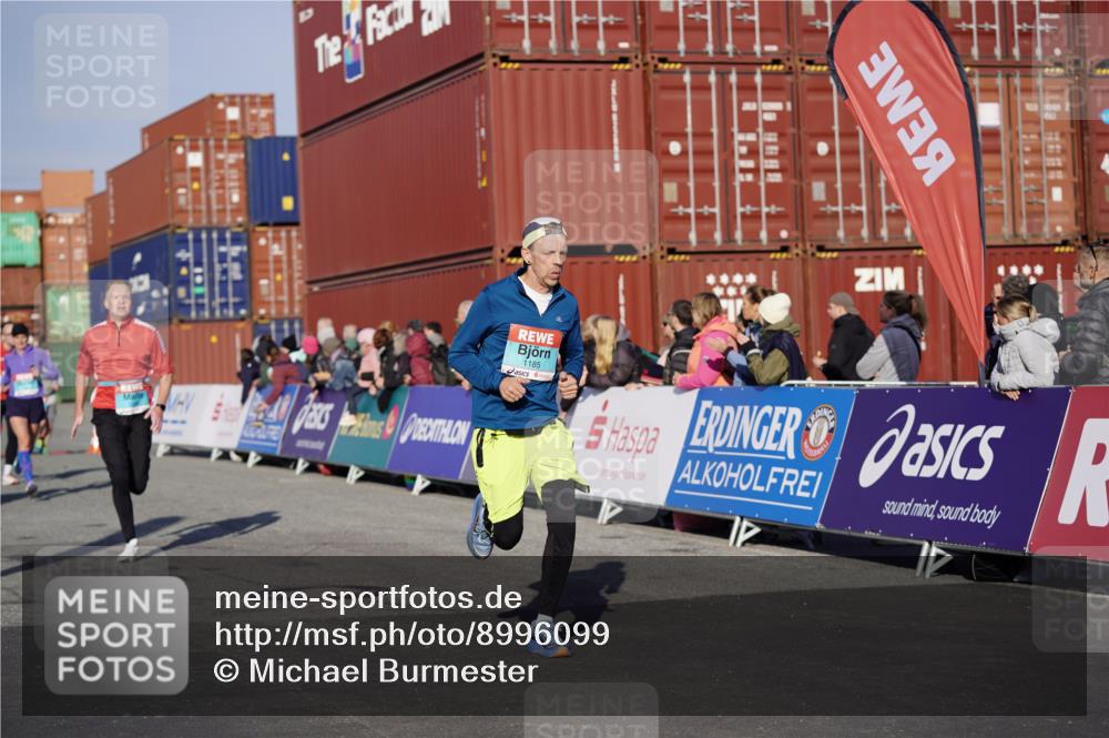 03.10.2025 - Köhlbrandbrückenlauf Michael Burmester http://msf.ph/oto/8996099 03.10.2025 09:58:56 Ziel 1054, 1107, 1185, 1271, 1383, 3358 meine-sportfotos.de