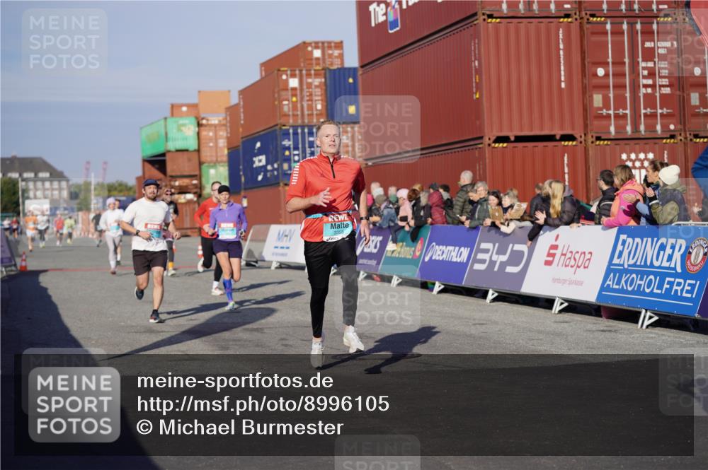 03.10.2025 - Köhlbrandbrückenlauf Michael Burmester http://msf.ph/oto/8996105 03.10.2025 09:58:57 Ziel 1054, 1063, 1107, 1185, 1271, 1383, 1617, 3358, 3837 meine-sportfotos.de