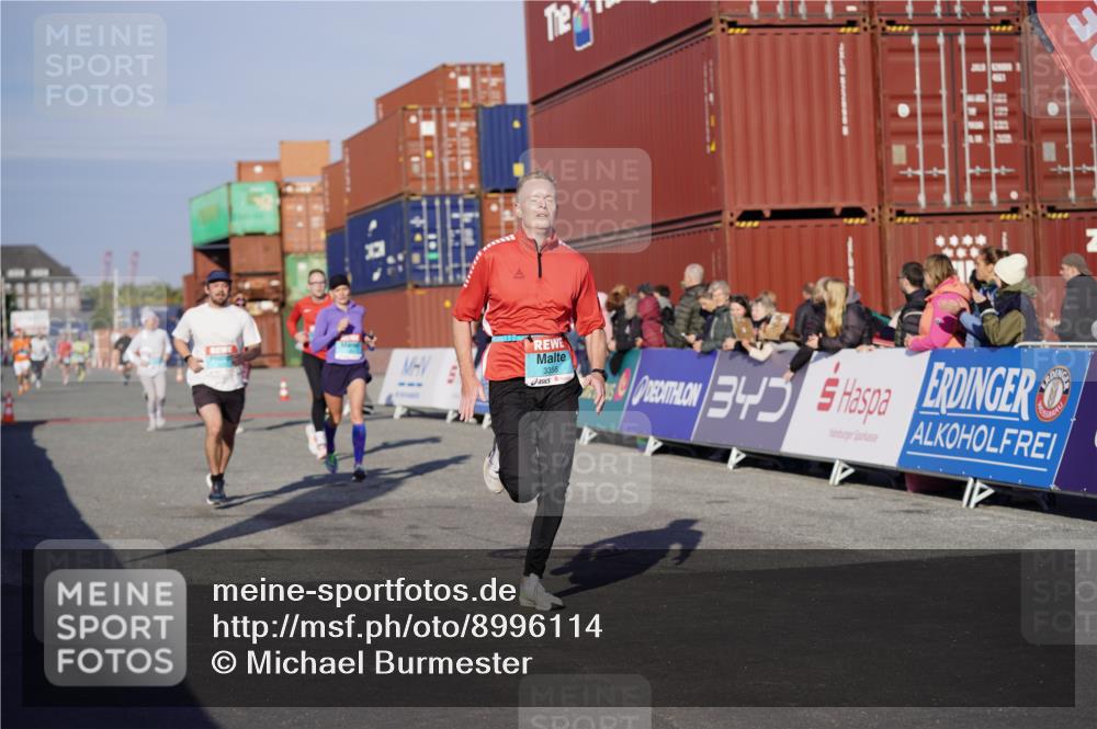 03.10.2025 - Köhlbrandbrückenlauf Michael Burmester http://msf.ph/oto/8996114 03.10.2025 09:58:57 Ziel 1054, 1063, 1107, 1185, 1271, 1383, 1617, 3358, 3837 meine-sportfotos.de