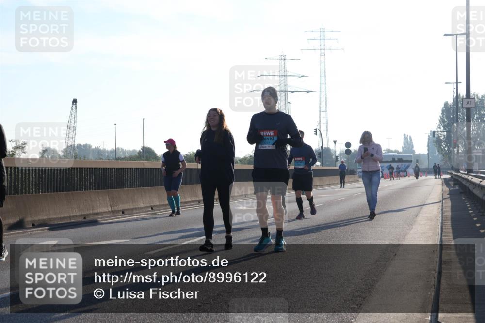 03.10.2025 - Köhlbrandbrückenlauf Luisa Fischer http://msf.ph/oto/8996122 03.10.2025 10:27:29 Position 3 2277, 1 meine-sportfotos.de