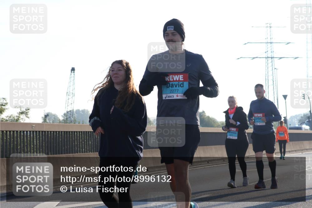 03.10.2025 - Köhlbrandbrückenlauf Luisa Fischer http://msf.ph/oto/8996132 03.10.2025 10:27:30 Position 3 2277, 3477, 3474 meine-sportfotos.de