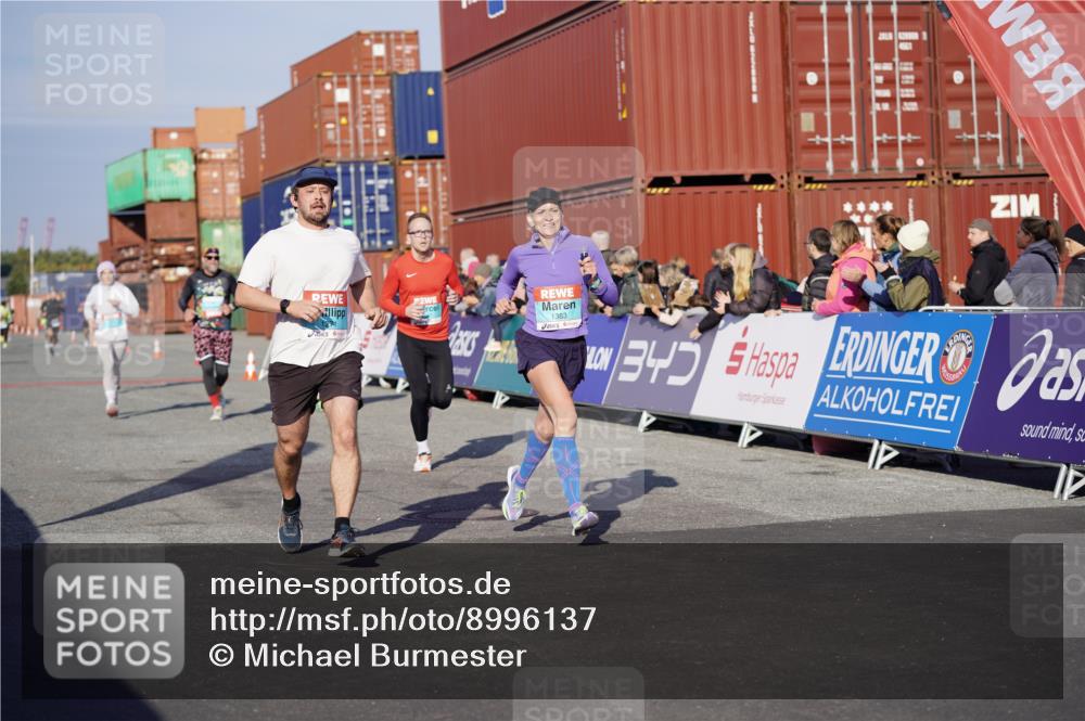 03.10.2025 - Köhlbrandbrückenlauf Michael Burmester http://msf.ph/oto/8996137 03.10.2025 09:58:59 Ziel 1063, 1107, 1185, 1271, 1383, 1617, 3155, 3358, 3837 meine-sportfotos.de