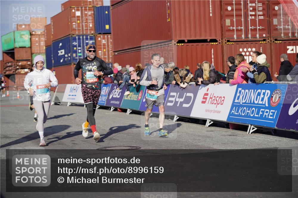 03.10.2025 - Köhlbrandbrückenlauf Michael Burmester http://msf.ph/oto/8996159 03.10.2025 09:59:02 Ziel 1063, 1107, 1185, 1271, 1383, 1617, 3155, 3358, 3837 meine-sportfotos.de