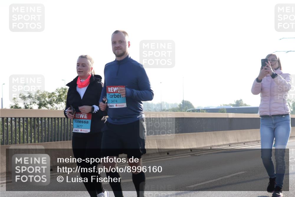 03.10.2025 - Köhlbrandbrückenlauf Luisa Fischer http://msf.ph/oto/8996160 03.10.2025 10:27:34 Position 3 3477, 3474 meine-sportfotos.de