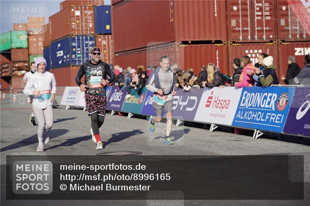 03.10.2025 - Köhlbrandbrückenlauf Michael Burmester http://msf.ph/oto/8996165 03.10.2025 09:59:02 Ziel 1063, 1107, 1185, 1271, 1383, 1617, 3155, 3358, 3837 meine-sportfotos.de