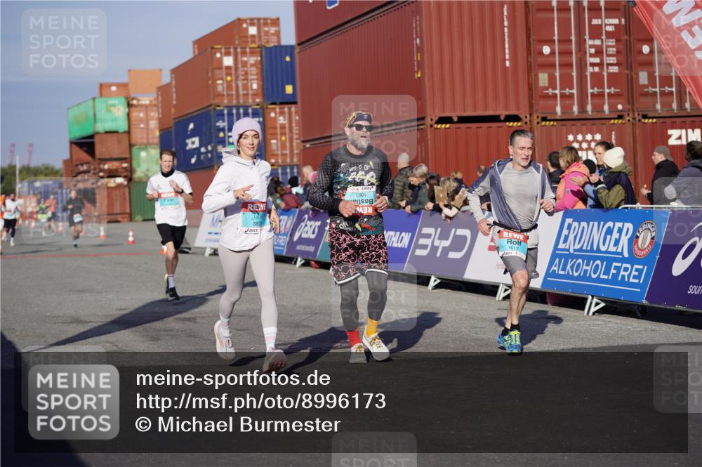 03.10.2025 - Köhlbrandbrückenlauf Michael Burmester http://msf.ph/oto/8996173 03.10.2025 09:59:03 Ziel 1063, 1107, 1185, 1271, 1383, 1617, 3155, 3358, 3837 meine-sportfotos.de