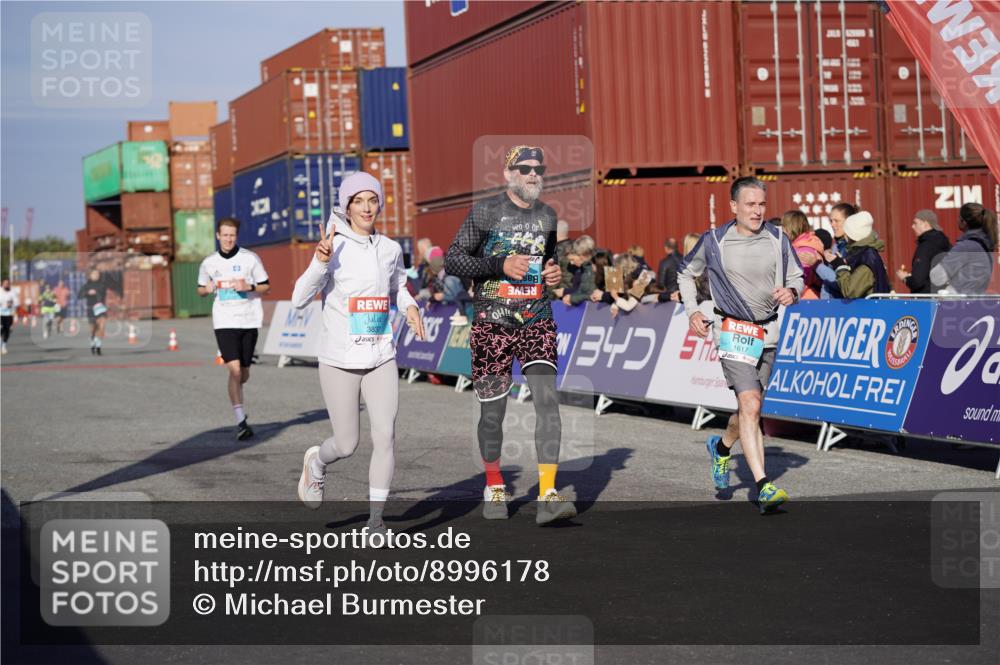 03.10.2025 - Köhlbrandbrückenlauf Michael Burmester http://msf.ph/oto/8996178 03.10.2025 09:59:03 Ziel 1063, 1107, 1185, 1271, 1383, 1617, 3155, 3358, 3837 meine-sportfotos.de
