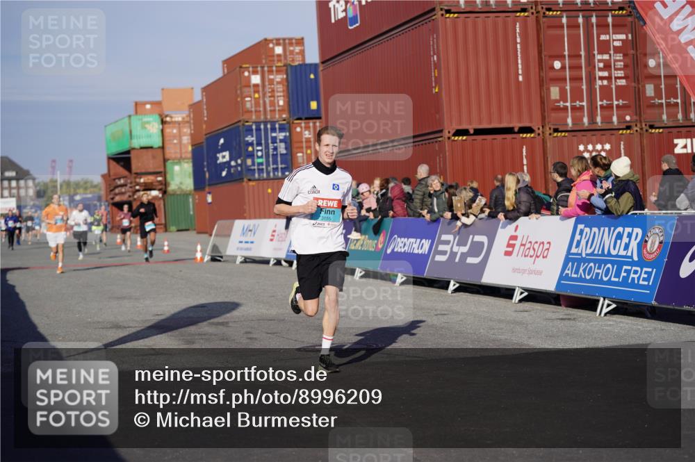 03.10.2025 - Köhlbrandbrückenlauf Michael Burmester http://msf.ph/oto/8996209 03.10.2025 09:59:05 Ziel 1063, 1107, 1271, 1383, 1423, 1617, 3155, 3358, 3837 meine-sportfotos.de