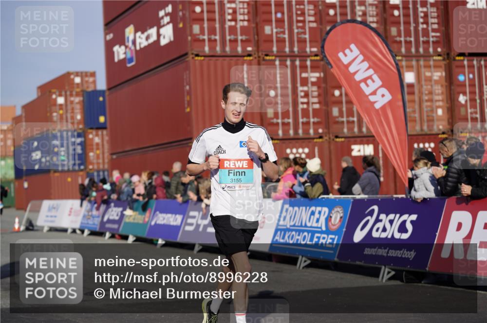 03.10.2025 - Köhlbrandbrückenlauf Michael Burmester http://msf.ph/oto/8996228 03.10.2025 09:59:06 Ziel 1063, 1107, 1383, 1423, 1617, 2948, 3155, 3358, 3837 meine-sportfotos.de