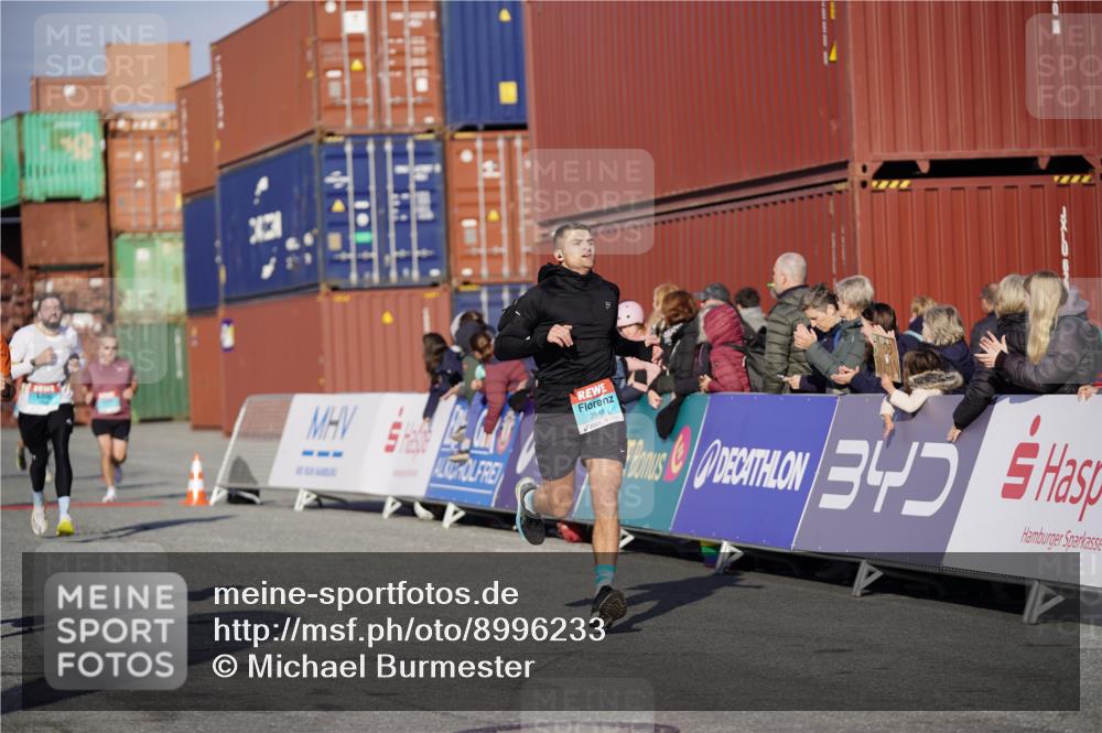 03.10.2025 - Köhlbrandbrückenlauf Michael Burmester http://msf.ph/oto/8996233 03.10.2025 09:59:09 Ziel 1063, 1423, 1617, 2948, 3155, 3340, 3837 meine-sportfotos.de