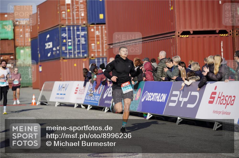 03.10.2025 - Köhlbrandbrückenlauf Michael Burmester http://msf.ph/oto/8996236 03.10.2025 09:59:09 Ziel 1063, 1423, 1617, 2948, 3155, 3340, 3837 meine-sportfotos.de