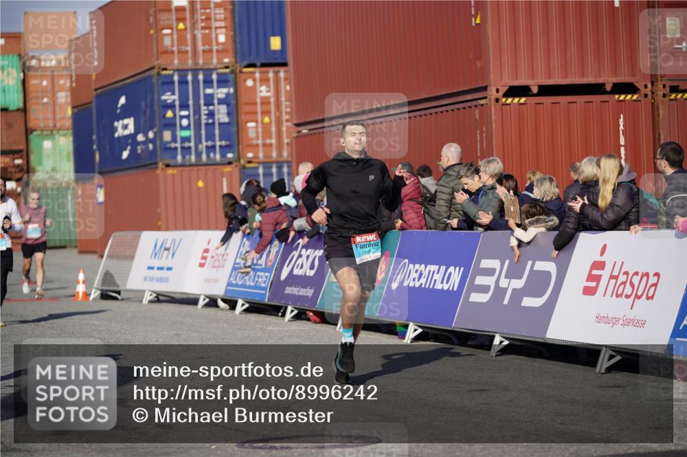 03.10.2025 - Köhlbrandbrückenlauf Michael Burmester http://msf.ph/oto/8996242 03.10.2025 09:59:09 Ziel 1063, 1423, 1617, 2948, 3155, 3340, 3837 meine-sportfotos.de