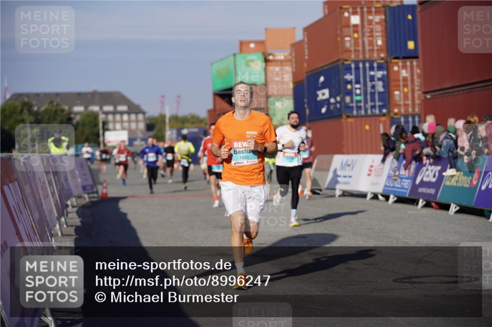 03.10.2025 - Köhlbrandbrückenlauf Michael Burmester http://msf.ph/oto/8996247 03.10.2025 09:59:10 Ziel 1423, 2948, 3155, 3340, 3525 meine-sportfotos.de