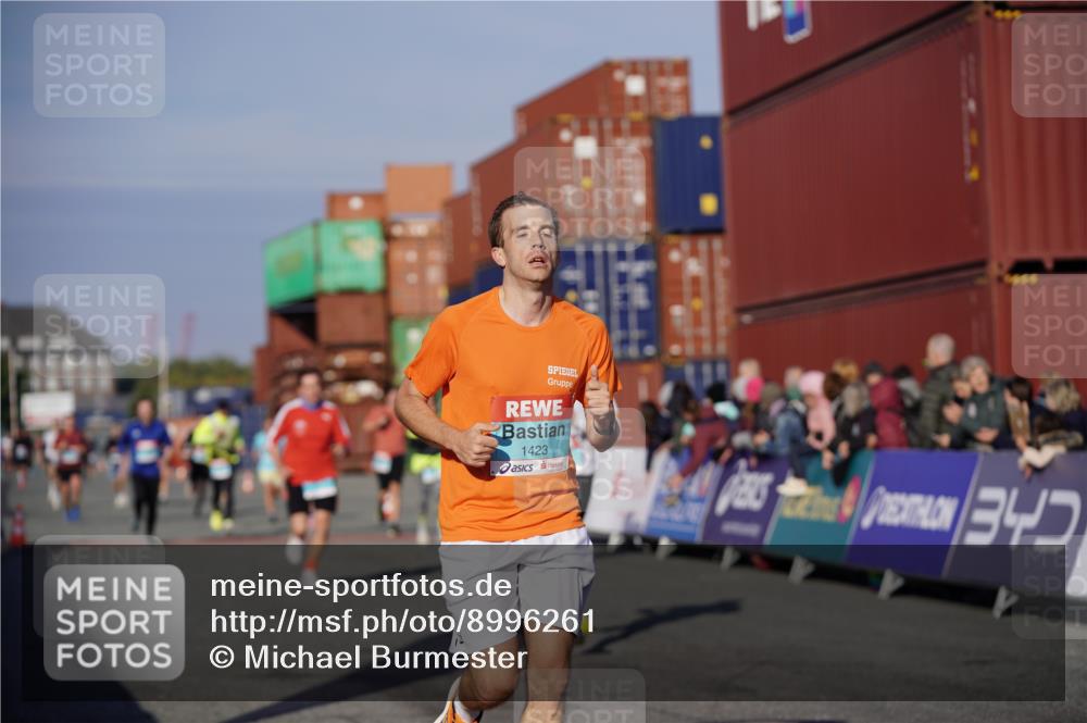 03.10.2025 - Köhlbrandbrückenlauf Michael Burmester http://msf.ph/oto/8996261 03.10.2025 09:59:11 Ziel 1411, 1423, 2948, 3155, 3340, 3525 meine-sportfotos.de