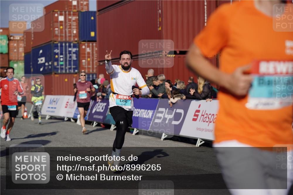 03.10.2025 - Köhlbrandbrückenlauf Michael Burmester http://msf.ph/oto/8996265 03.10.2025 09:59:13 Ziel 1231, 1249, 1398, 1411, 1423, 2948, 3340, 3525 meine-sportfotos.de