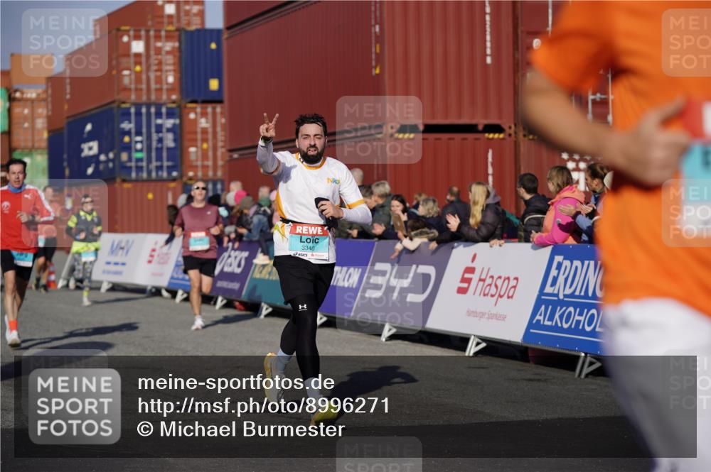 03.10.2025 - Köhlbrandbrückenlauf Michael Burmester http://msf.ph/oto/8996271 03.10.2025 09:59:13 Ziel 1231, 1249, 1398, 1411, 1423, 2948, 3340, 3525 meine-sportfotos.de
