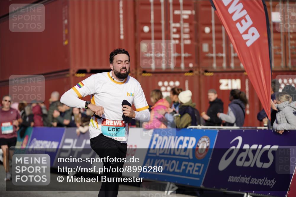 03.10.2025 - Köhlbrandbrückenlauf Michael Burmester http://msf.ph/oto/8996280 03.10.2025 09:59:14 Ziel 1231, 1249, 1269, 1398, 1411, 1423, 2948, 3340, 3514, 3525 meine-sportfotos.de