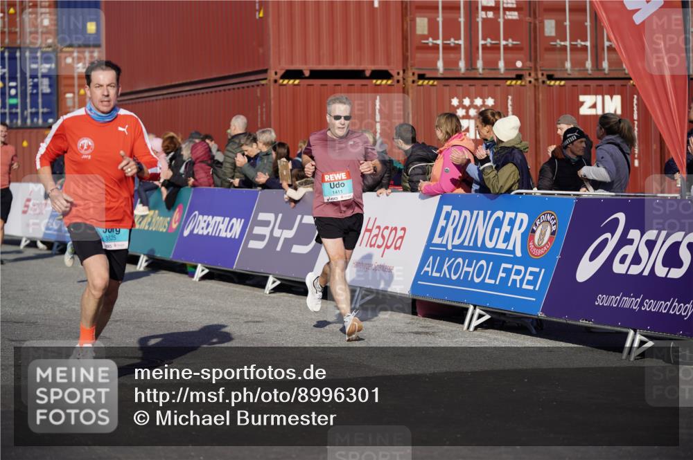 03.10.2025 - Köhlbrandbrückenlauf Michael Burmester http://msf.ph/oto/8996301 03.10.2025 09:59:15 Ziel 1231, 1249, 1269, 1398, 1411, 1423, 2948, 3340, 3514, 3525 meine-sportfotos.de