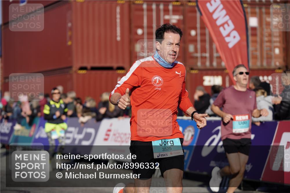 03.10.2025 - Köhlbrandbrückenlauf Michael Burmester http://msf.ph/oto/8996332 03.10.2025 09:59:16 Ziel 1075, 1231, 1249, 1269, 1398, 1411, 1423, 1639, 2948, 3340, 3514, 3525 meine-sportfotos.de