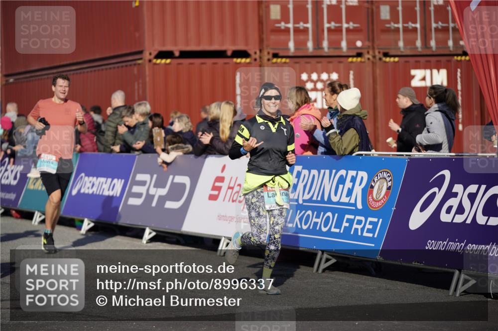 03.10.2025 - Köhlbrandbrückenlauf Michael Burmester http://msf.ph/oto/8996337 03.10.2025 09:59:17 Ziel 1067, 1075, 1197, 1231, 1249, 1269, 1398, 1411, 1423, 1639, 2948, 3340, 3514, 3525 meine-sportfotos.de