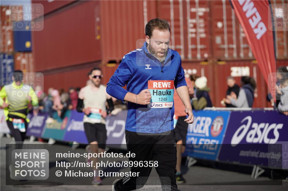 03.10.2025 - Köhlbrandbrückenlauf Michael Burmester http://msf.ph/oto/8996358 03.10.2025 09:59:19 Ziel 1067, 1075, 1087, 1197, 1231, 1249, 1269, 1398, 1411, 1432, 1639, 2985, 2989, 3340, 3514, 3525 meine-sportfotos.de