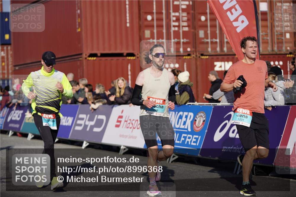 03.10.2025 - Köhlbrandbrückenlauf Michael Burmester http://msf.ph/oto/8996368 03.10.2025 09:59:19 Ziel 1067, 1075, 1087, 1197, 1231, 1249, 1269, 1398, 1411, 1432, 1639, 2985, 2989, 3340, 3514, 3525 meine-sportfotos.de
