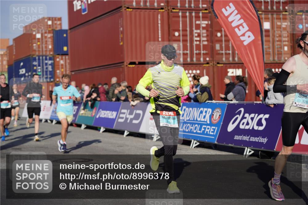 03.10.2025 - Köhlbrandbrückenlauf Michael Burmester http://msf.ph/oto/8996378 03.10.2025 09:59:20 Ziel 1067, 1075, 1087, 1197, 1231, 1249, 1269, 1398, 1411, 1432, 1639, 2985, 2989, 3340, 3514, 3525 meine-sportfotos.de