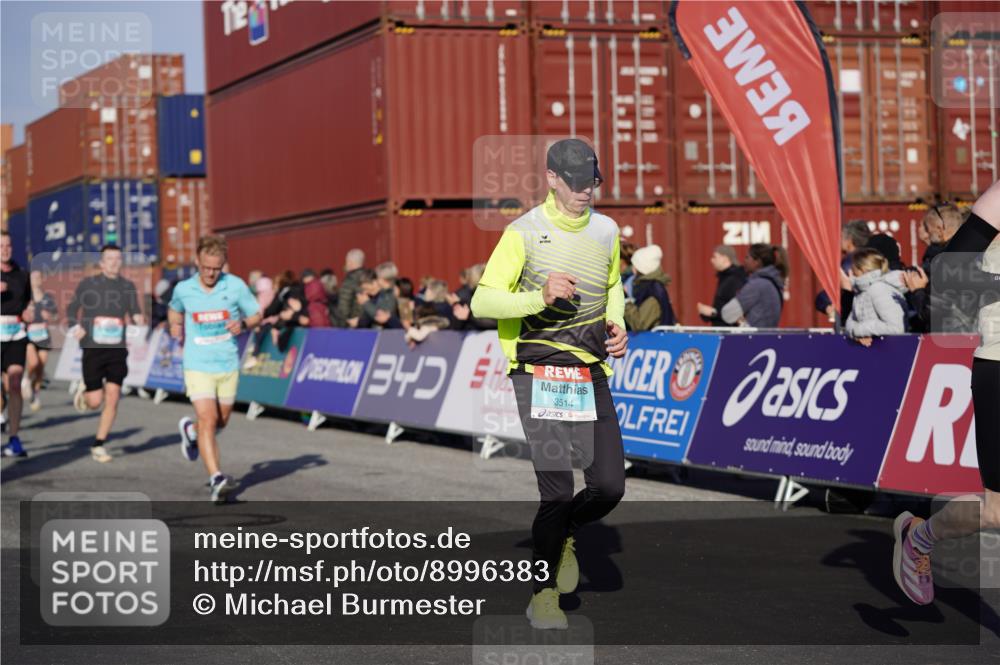 03.10.2025 - Köhlbrandbrückenlauf Michael Burmester http://msf.ph/oto/8996383 03.10.2025 09:59:20 Ziel 1067, 1075, 1087, 1197, 1231, 1249, 1269, 1398, 1411, 1432, 1639, 2985, 2989, 3340, 3514, 3525 meine-sportfotos.de