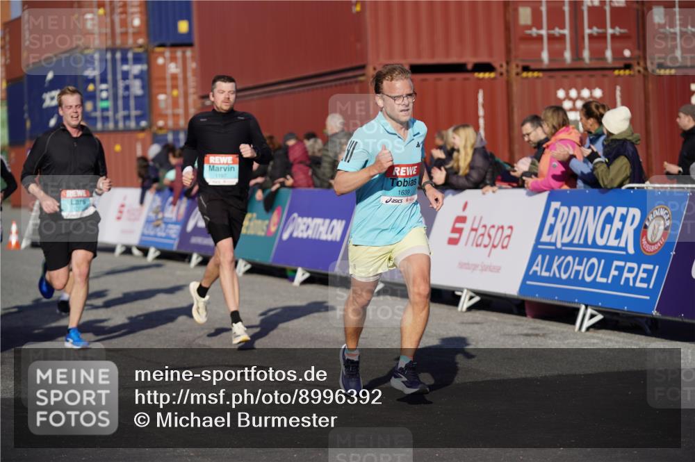 03.10.2025 - Köhlbrandbrückenlauf Michael Burmester http://msf.ph/oto/8996392 03.10.2025 09:59:21 Ziel 1067, 1075, 1087, 1197, 1231, 1249, 1269, 1398, 1411, 1432, 1639, 2985, 2989, 3514, 3525 meine-sportfotos.de