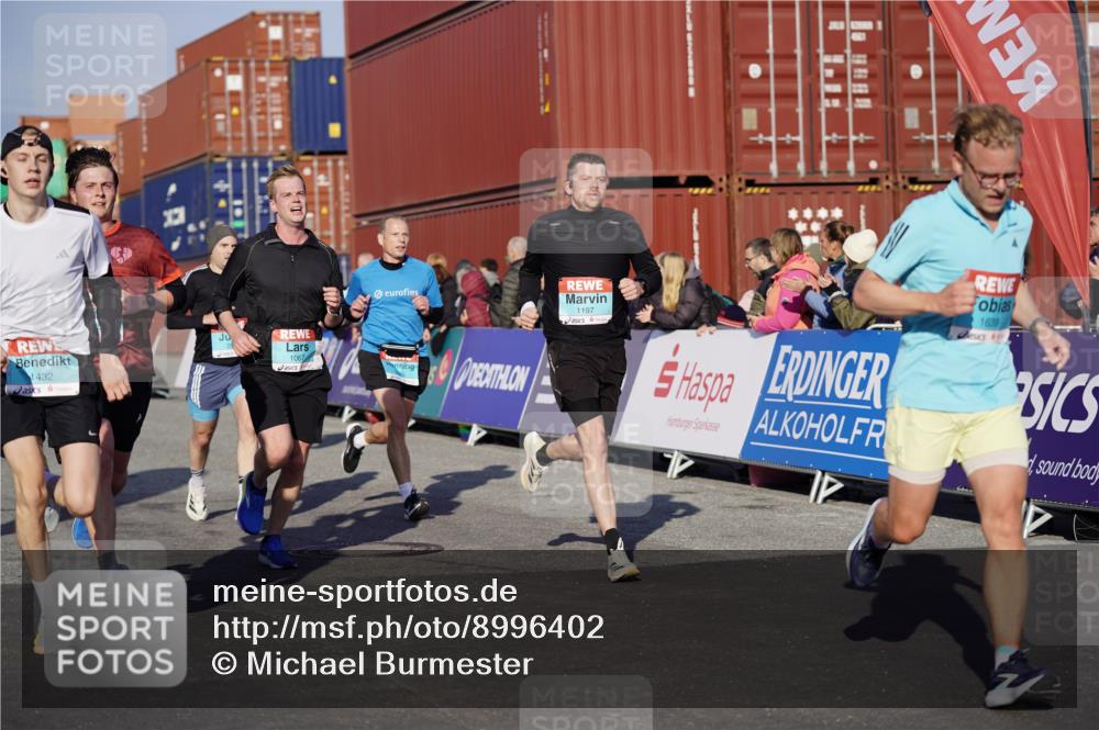 03.10.2025 - Köhlbrandbrückenlauf Michael Burmester http://msf.ph/oto/8996402 03.10.2025 09:59:22 Ziel 1067, 1075, 1087, 1197, 1231, 1249, 1269, 1398, 1411, 1432, 1639, 2985, 2989, 3514, 3525 meine-sportfotos.de