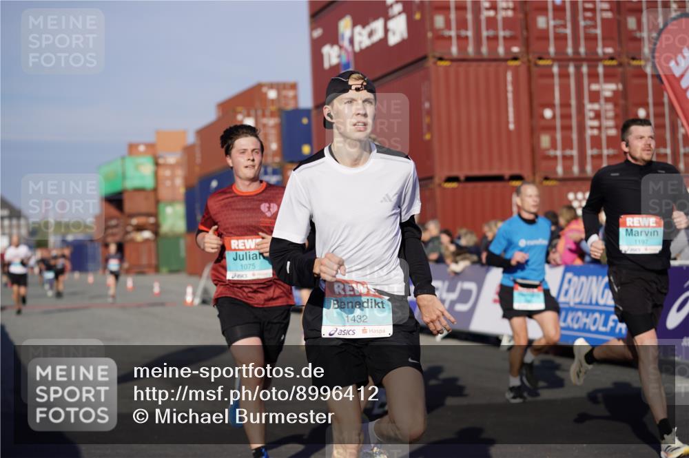 03.10.2025 - Köhlbrandbrückenlauf Michael Burmester http://msf.ph/oto/8996412 03.10.2025 09:59:23 Ziel 1067, 1075, 1087, 1197, 1231, 1249, 1269, 1398, 1411, 1432, 1639, 2788, 2985, 2989, 2997, 3514 meine-sportfotos.de