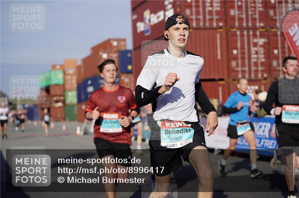 03.10.2025 - Köhlbrandbrückenlauf Michael Burmester http://msf.ph/oto/8996417 03.10.2025 09:59:23 Ziel 1067, 1075, 1087, 1197, 1231, 1249, 1269, 1398, 1411, 1432, 1639, 2788, 2985, 2989, 2997, 3514 meine-sportfotos.de