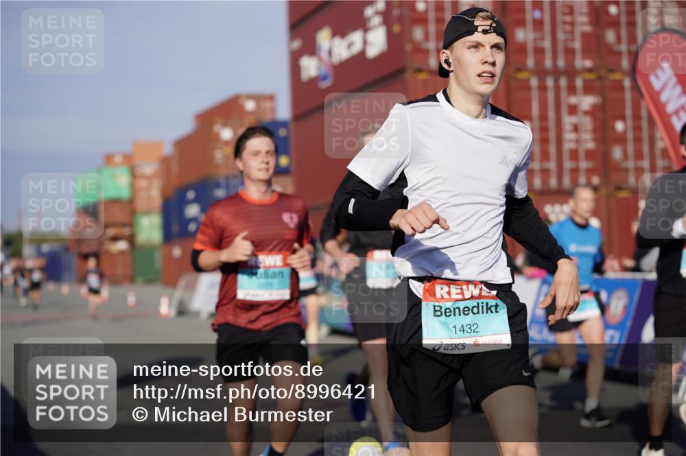 03.10.2025 - Köhlbrandbrückenlauf Michael Burmester http://msf.ph/oto/8996421 03.10.2025 09:59:23 Ziel 1067, 1075, 1087, 1197, 1231, 1249, 1269, 1398, 1411, 1432, 1639, 2788, 2985, 2989, 2997, 3514 meine-sportfotos.de