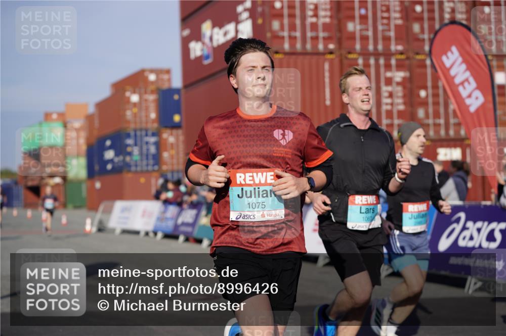 03.10.2025 - Köhlbrandbrückenlauf Michael Burmester http://msf.ph/oto/8996426 03.10.2025 09:59:23 Ziel 1067, 1075, 1087, 1197, 1231, 1249, 1269, 1398, 1411, 1432, 1639, 2788, 2985, 2989, 2997, 3514 meine-sportfotos.de