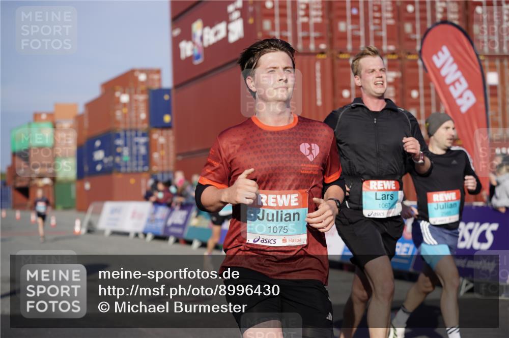 03.10.2025 - Köhlbrandbrückenlauf Michael Burmester http://msf.ph/oto/8996430 03.10.2025 09:59:23 Ziel 1067, 1075, 1087, 1197, 1231, 1249, 1269, 1398, 1411, 1432, 1639, 2788, 2985, 2989, 2997, 3514 meine-sportfotos.de