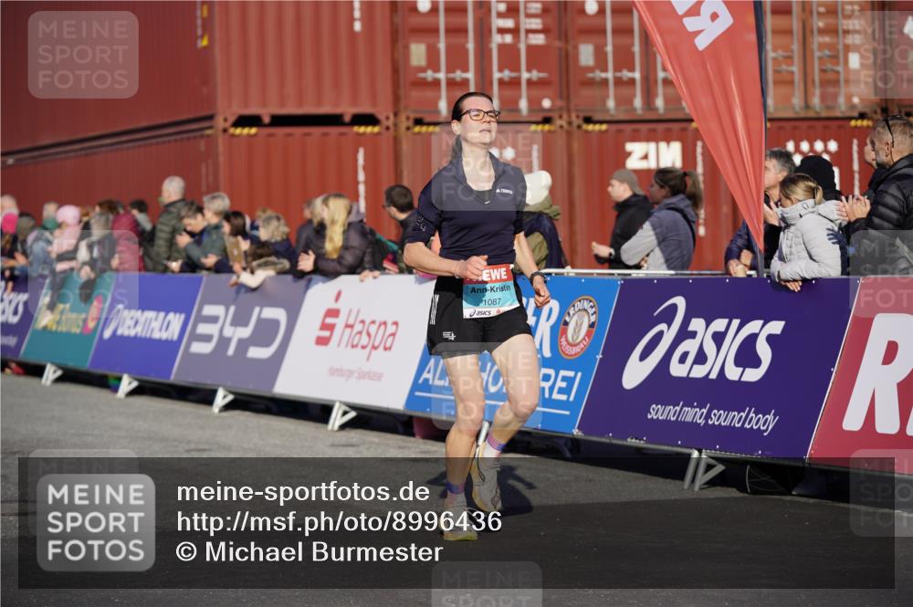 03.10.2025 - Köhlbrandbrückenlauf Michael Burmester http://msf.ph/oto/8996436 03.10.2025 09:59:25 Ziel 1067, 1075, 1087, 1197, 1231, 1249, 1269, 1432, 1639, 2788, 2985, 2989, 2997, 3514 meine-sportfotos.de