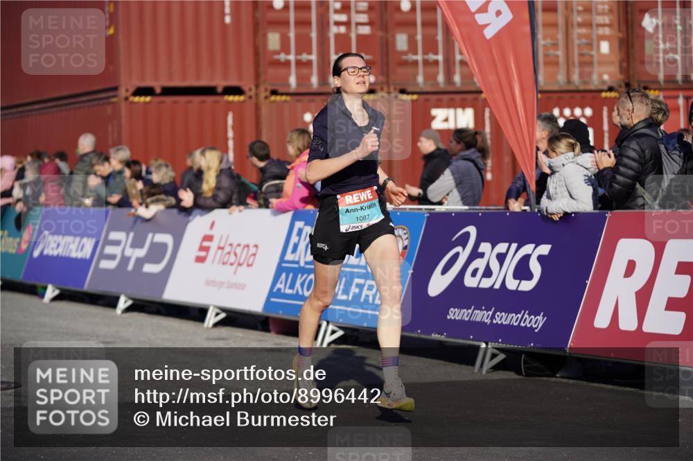 03.10.2025 - Köhlbrandbrückenlauf Michael Burmester http://msf.ph/oto/8996442 03.10.2025 09:59:25 Ziel 1067, 1075, 1087, 1197, 1231, 1249, 1269, 1432, 1639, 2788, 2985, 2989, 2997, 3514 meine-sportfotos.de