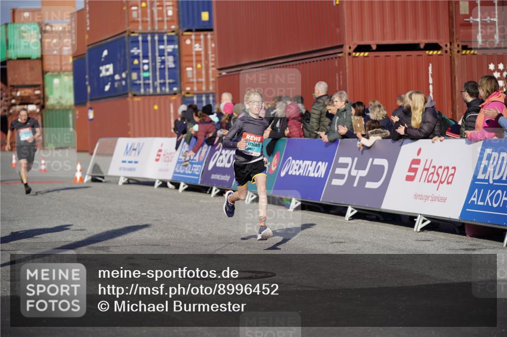03.10.2025 - Köhlbrandbrückenlauf Michael Burmester http://msf.ph/oto/8996452 03.10.2025 09:59:27 Ziel 1067, 1075, 1077, 1087, 1197, 1432, 1639, 2788, 2985, 2989, 2997, 3718 meine-sportfotos.de