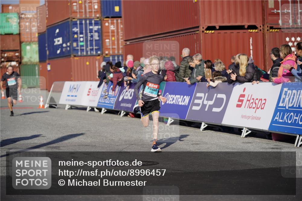 03.10.2025 - Köhlbrandbrückenlauf Michael Burmester http://msf.ph/oto/8996457 03.10.2025 09:59:27 Ziel 1067, 1075, 1077, 1087, 1197, 1432, 1639, 2788, 2985, 2989, 2997, 3718 meine-sportfotos.de
