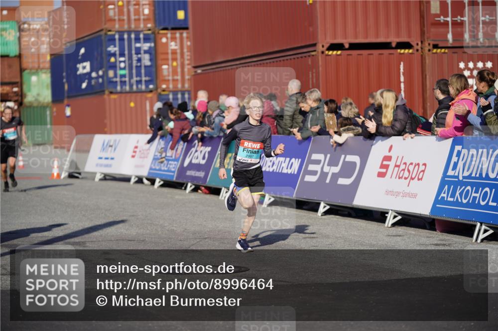 03.10.2025 - Köhlbrandbrückenlauf Michael Burmester http://msf.ph/oto/8996464 03.10.2025 09:59:27 Ziel 1067, 1075, 1077, 1087, 1197, 1432, 1639, 2788, 2985, 2989, 2997, 3718 meine-sportfotos.de