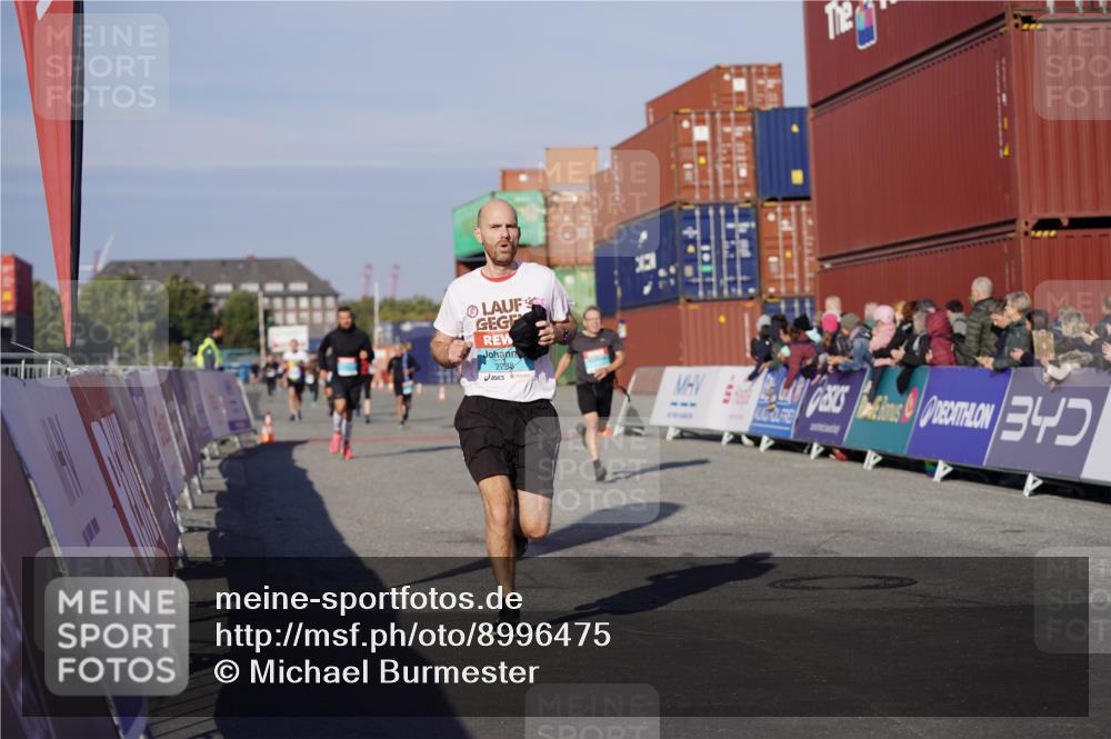 03.10.2025 - Köhlbrandbrückenlauf Michael Burmester http://msf.ph/oto/8996475 03.10.2025 09:59:28 Ziel 1067, 1075, 1077, 1087, 1197, 1432, 1639, 2788, 2985, 2989, 2997, 3087, 3718 meine-sportfotos.de