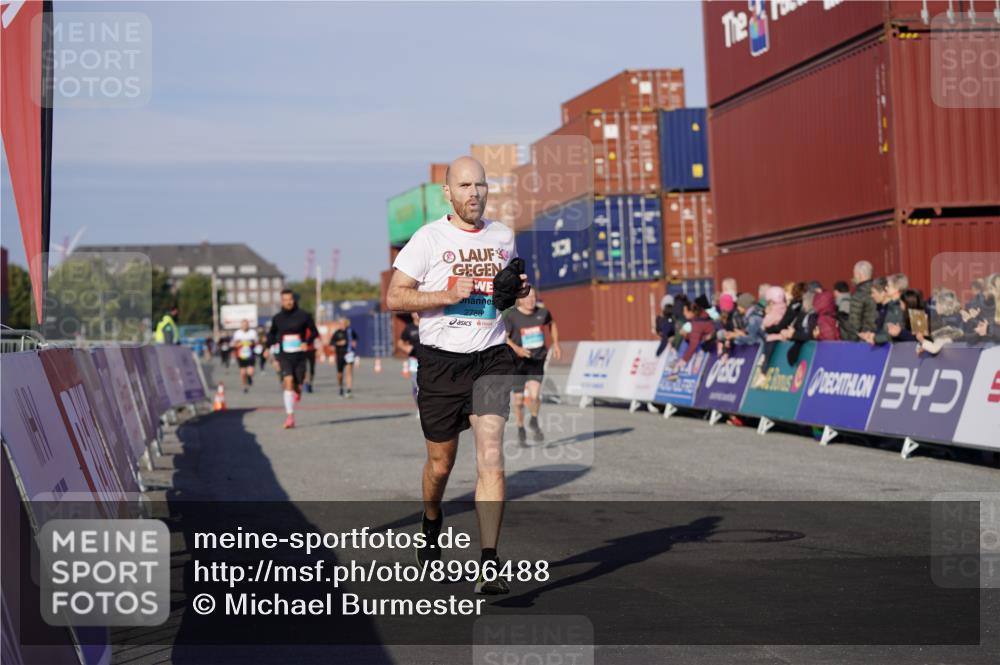 03.10.2025 - Köhlbrandbrückenlauf Michael Burmester http://msf.ph/oto/8996488 03.10.2025 09:59:28 Ziel 1067, 1075, 1077, 1087, 1197, 1432, 1639, 2788, 2985, 2989, 2997, 3087, 3718 meine-sportfotos.de