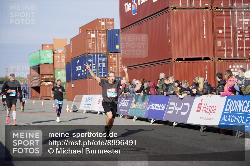 03.10.2025 - Köhlbrandbrückenlauf Michael Burmester http://msf.ph/oto/8996491 03.10.2025 09:59:30 Ziel 1077, 1087, 1432, 2788, 2985, 2989, 2997, 3087, 3718 meine-sportfotos.de