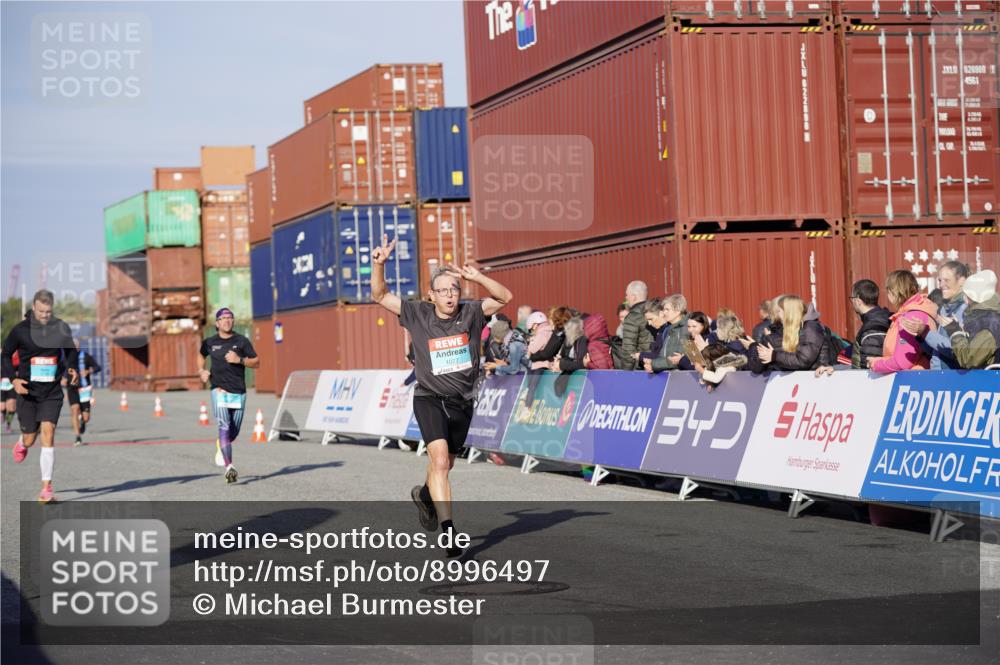 03.10.2025 - Köhlbrandbrückenlauf Michael Burmester http://msf.ph/oto/8996497 03.10.2025 09:59:30 Ziel 1077, 1087, 1432, 2788, 2985, 2989, 2997, 3087, 3718 meine-sportfotos.de