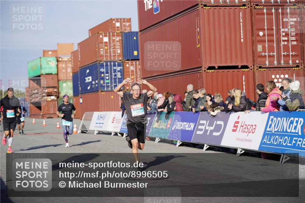 03.10.2025 - Köhlbrandbrückenlauf Michael Burmester http://msf.ph/oto/8996505 03.10.2025 09:59:30 Ziel 1077, 1087, 1432, 2788, 2985, 2989, 2997, 3087, 3718 meine-sportfotos.de
