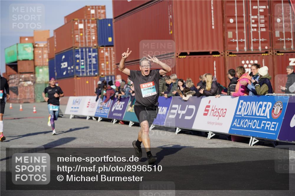 03.10.2025 - Köhlbrandbrückenlauf Michael Burmester http://msf.ph/oto/8996510 03.10.2025 09:59:31 Ziel 1077, 1087, 2788, 2997, 3087, 3464, 3718 meine-sportfotos.de