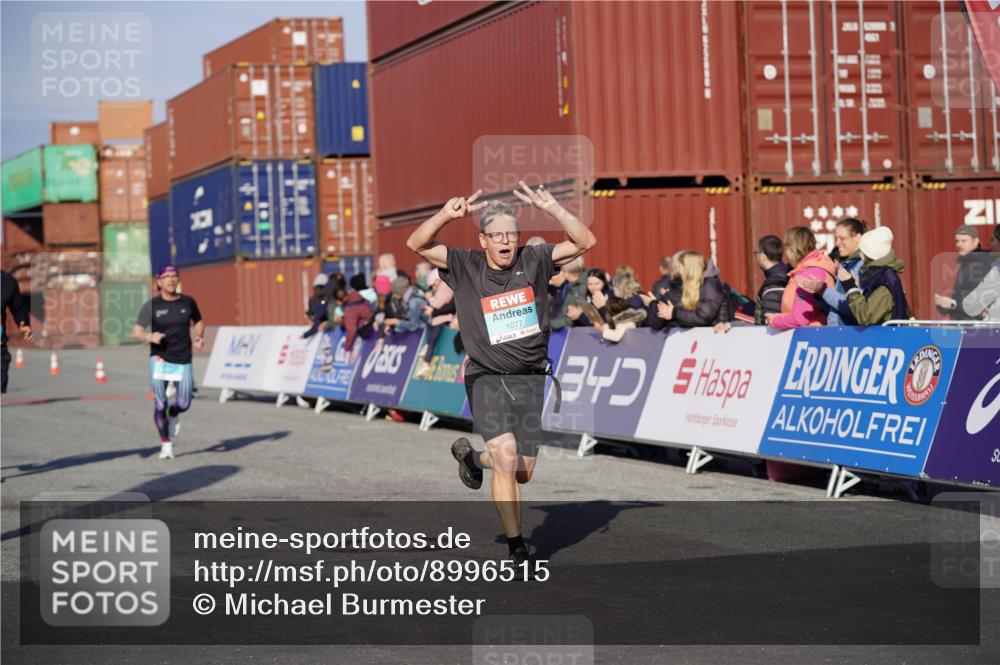 03.10.2025 - Köhlbrandbrückenlauf Michael Burmester http://msf.ph/oto/8996515 03.10.2025 09:59:31 Ziel 1077, 1087, 2788, 2997, 3087, 3464, 3718 meine-sportfotos.de